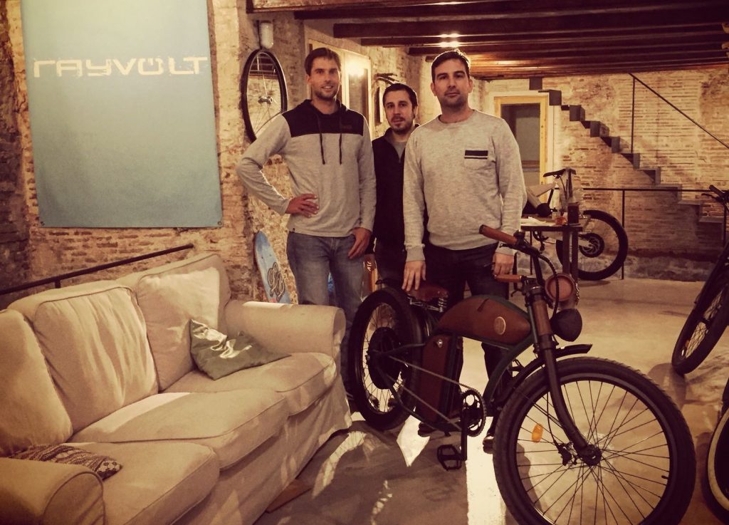 Rayvolt Cruzer e Bike Der ultimative Café Race Update