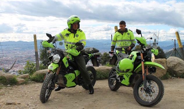 Zero Polizei-E-Motorrad mit spezieller Farbe
