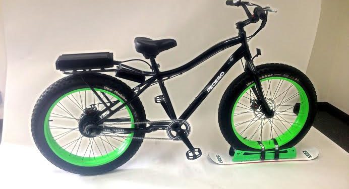 Pedego Trail Tracker mit Bikeboard für Spaß im Schnee. Foto: Pedego