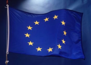 Europa - euroepan union flag hanging - eBikeNews