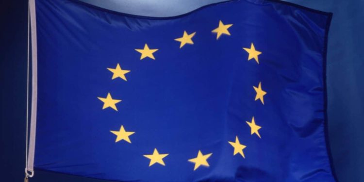 EU | EU Kommission | Europa - euroepan union flag hanging - eBikeNews