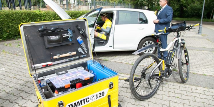 Das umfangreiche Werkzeug-Set wird im Anhänger transportiert