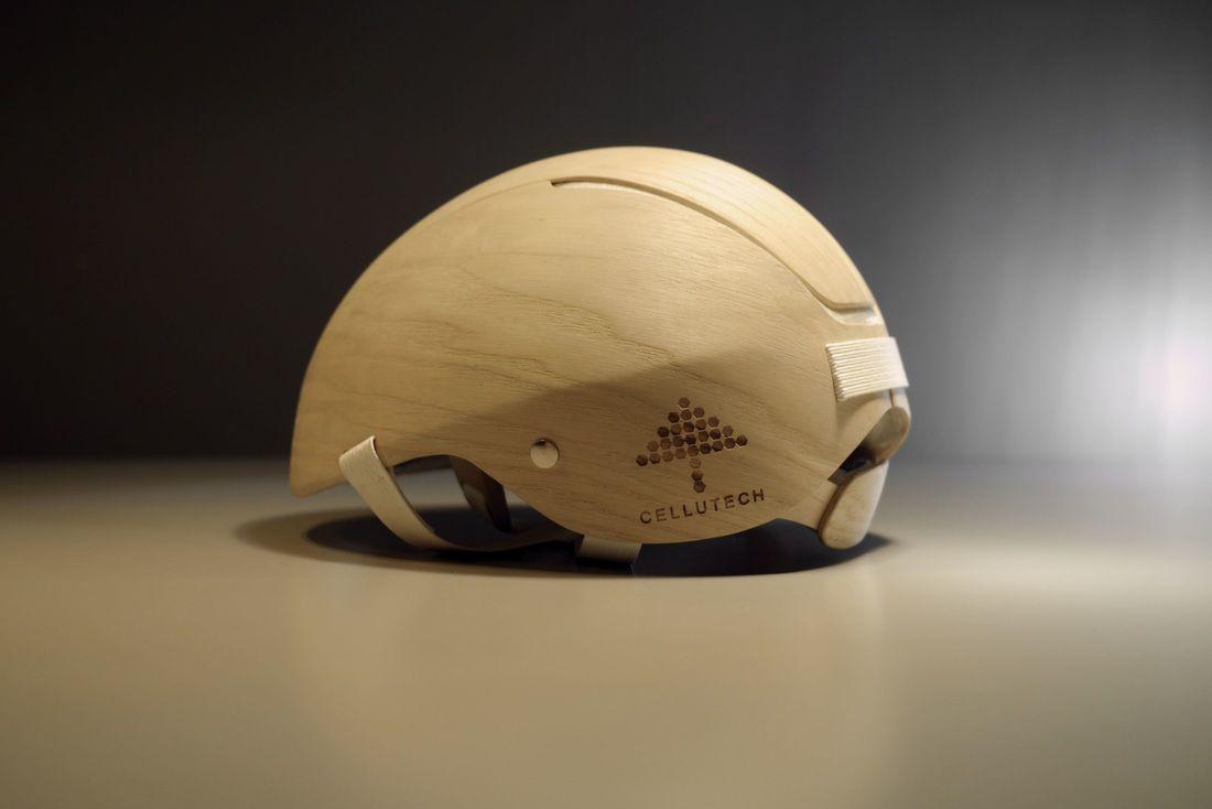 Helm aus Holz