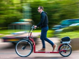 Das Laufband unter den E-Bikes: Lopifit ist tatsächlich fahrbar