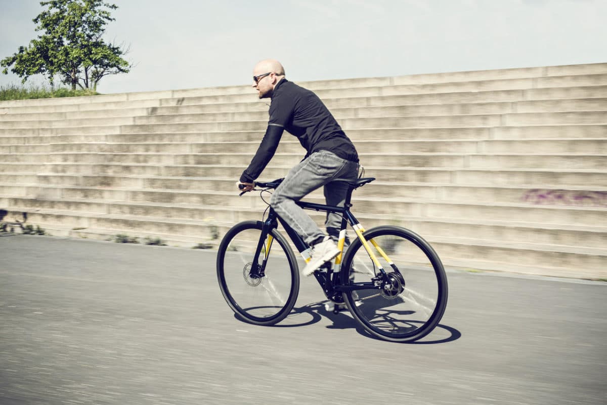 Schauspieler Jürgen Vogel fährt Single-Speed E-Bike Coboc ONE Berlin