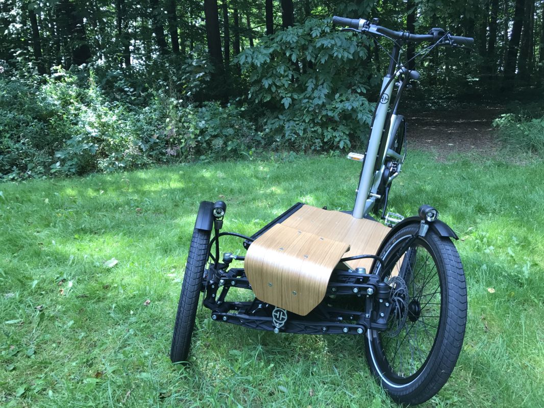 CD1 Cargo e-Bike in Schräglage