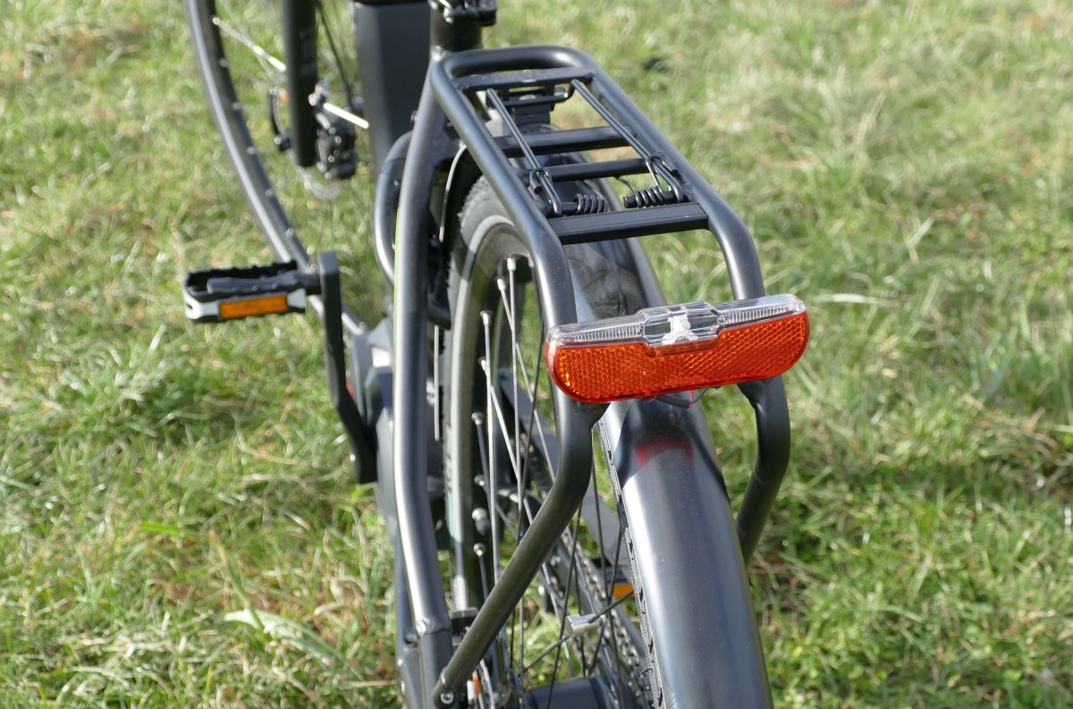 fahrrad plastehalterung unter dem schutzblech für kabel