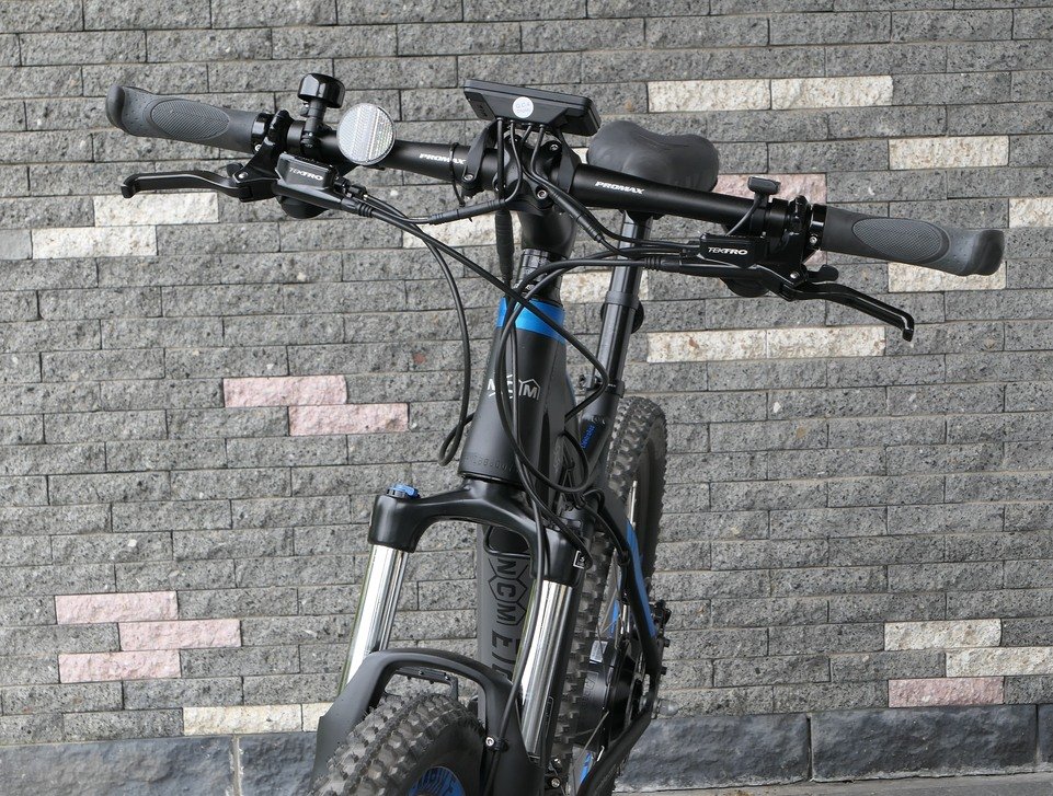 E-Mountainbike | Hinterradantrieb | NCM - P1020413 moscow vorne kabel b 1 - eBikeNews