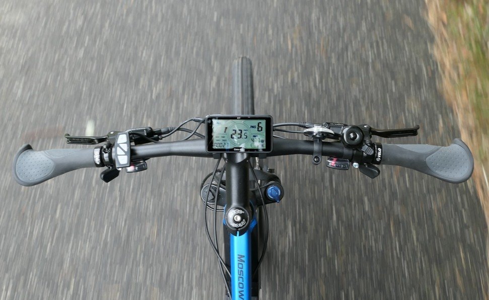 E-Mountainbike | Hinterradantrieb | NCM - P1020545 moscow lenker scharf und display ok b disp h k WM 1 - eBikeNews