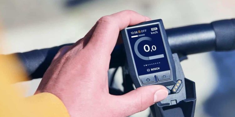 Das Entfernen des Kiox-Displays wird mit einem Geräusch vergleichbar mit der Zentralverriegelung eines Autos bestätigt.