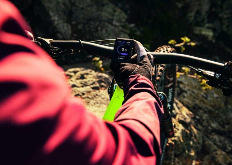 Kiox, das kompakte Farbdisplay für sportive Fahrer, vernetzt den eBiker über die Smartphone-App eBike Connect mit der digitalen Welt. Foto: Bosch