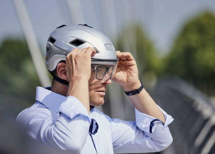 Radfahrer mit KED Helm B-VIS Lite | Foto: KED