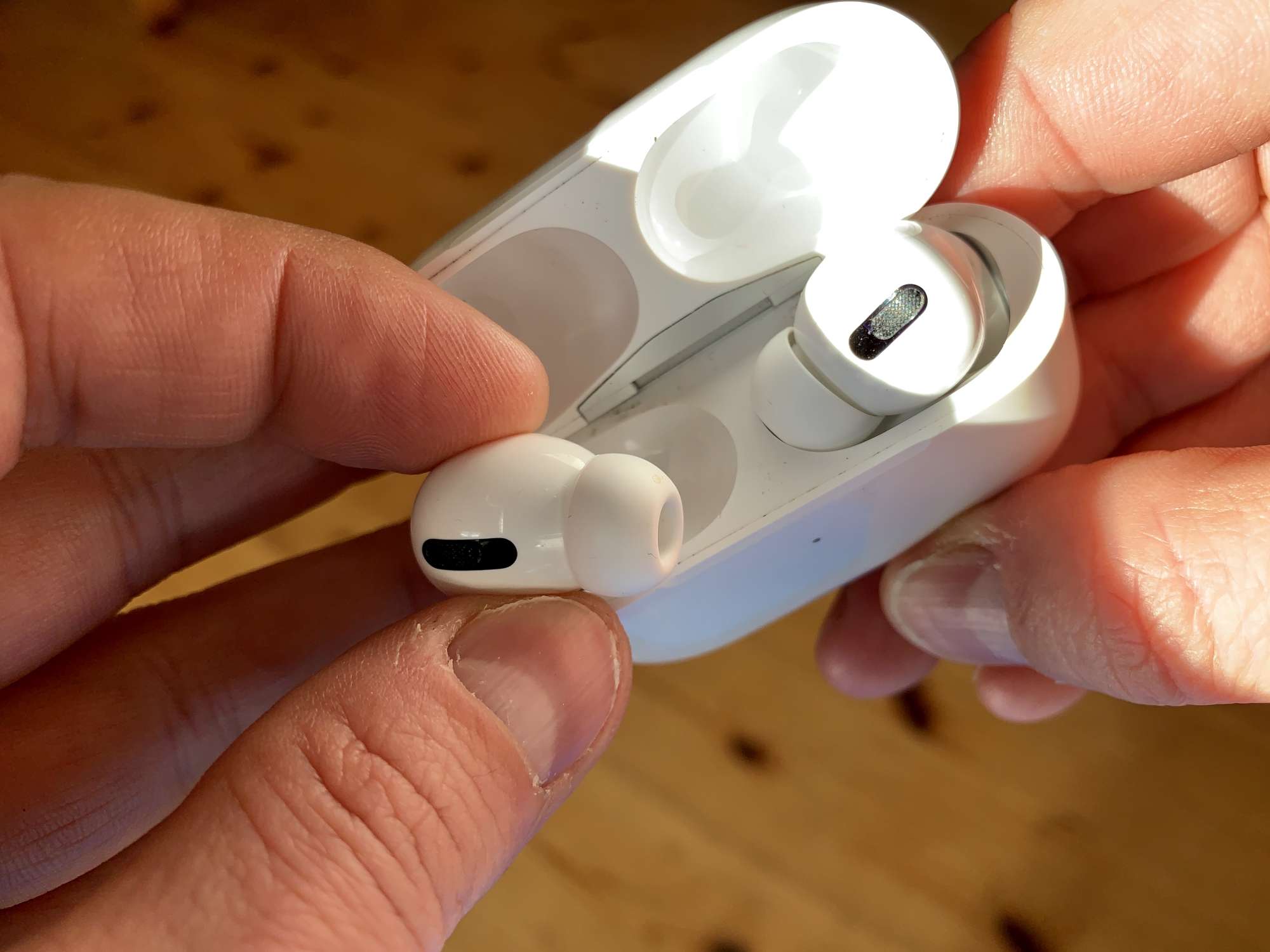 Die neuen Apple AirPods Pro sind klein und leicht - eBikeNews