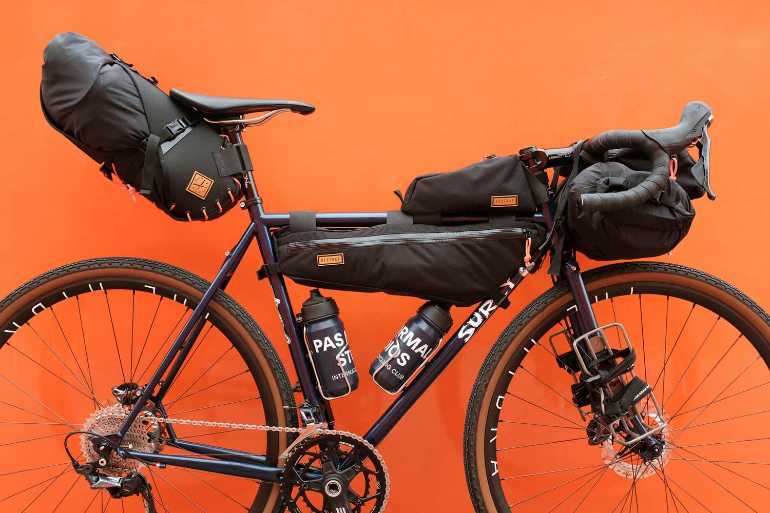 Bikepacking-Ausrüstung: Taschen, Fahrradbekleidung, Zubehör für
