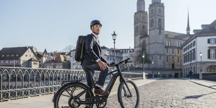 Bosch eBike Systems | Bosch Performance CX | E-Trekkingrad - Small FLYER E Bikes Urban Upstreet6 Zuerich 0625 - eBikeNews