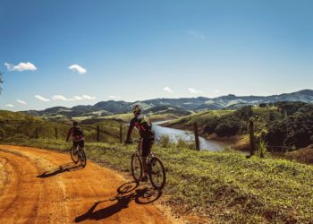 Offroad unterwegs: Die richtige Ausstattung bei dem E-Mountainbike