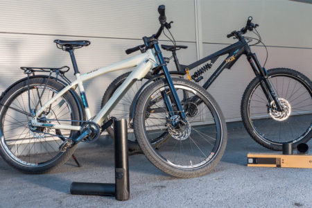 TAKE 2 E-RIDE 1: NOX Cycles präsentiert Bundle aus zwei E-Bikes mit einem Antrieb
