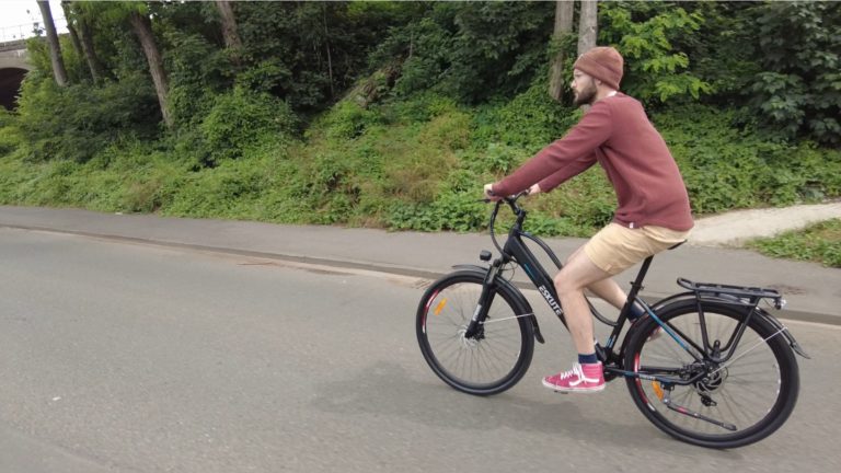 Schnäppchen City-E-Bike Test: Eskute Wayfarer für rund 1000 Euro