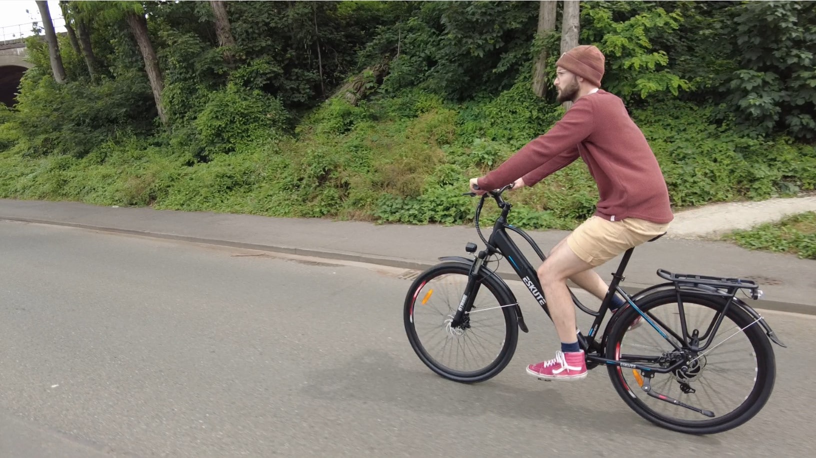 Schnäppchen City-E-Bike Test: Eskute Wayfarer für 999 Euro