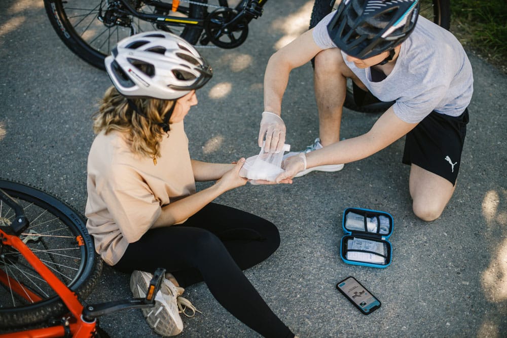 PocDoc: Fahrrad-Verbandkasten unterstützt bei Erste Hilfe per App