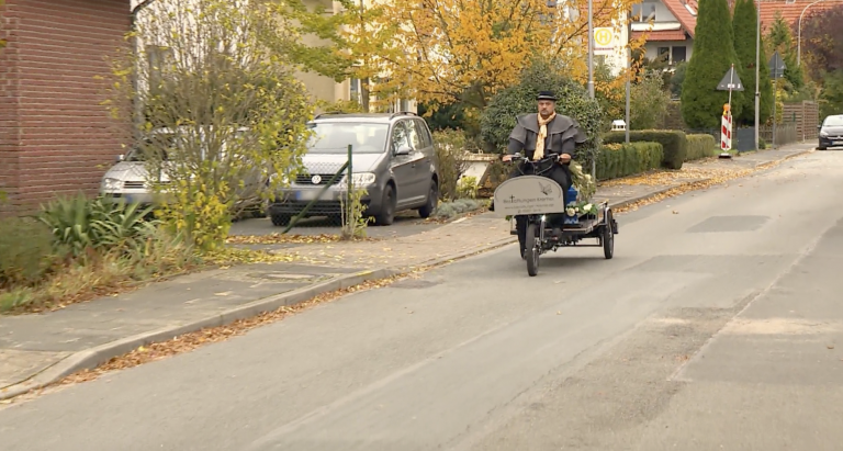 Letzte Ruhe mit dem E-Bike: erste Bestatter setzen Lastenrad ein