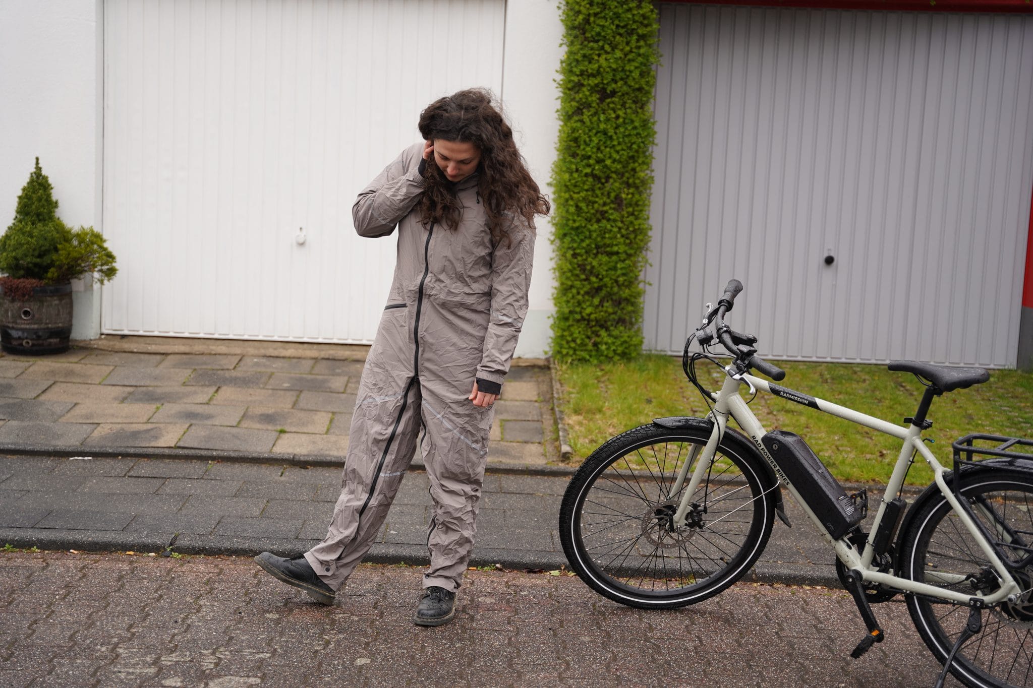 E-Bike | Fahrrad | Regenkleidung - A7300513 scaled - ebike-news.de