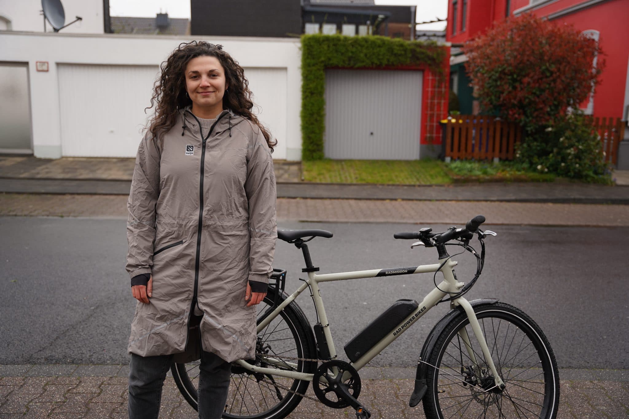 E-Bike | Fahrrad | Regenkleidung - A7300644 scaled - ebike-news.de