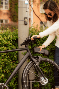 Zipforce One: Nachhaltiger Ansteckmotor verwandelt Fahrrad in E-Bike