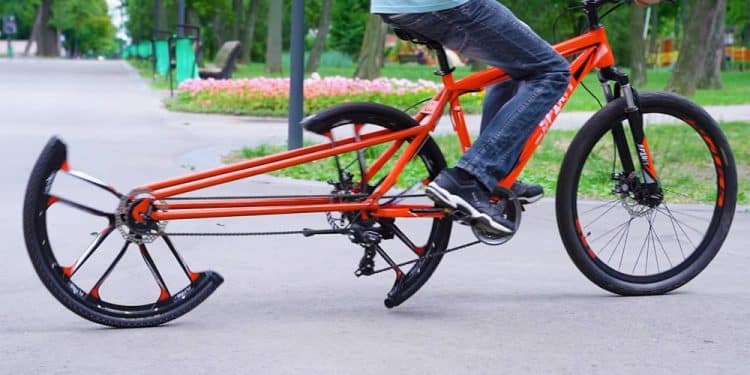 Mit zwei halben Reifen: Tüftler "repariert" sein Fahrrad - eBikeNews
