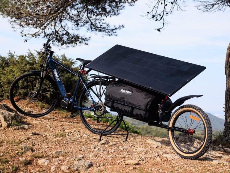 Nie wieder Steckdose: E-Bike-Anhänger lädt deinen Akku mit Sonnenenergie