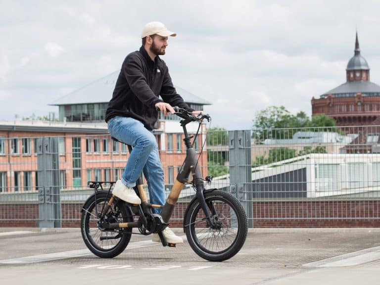 Jamasi: Neues Kompakt-E-Bike aus Bambus mit Mittelmotor gelauncht