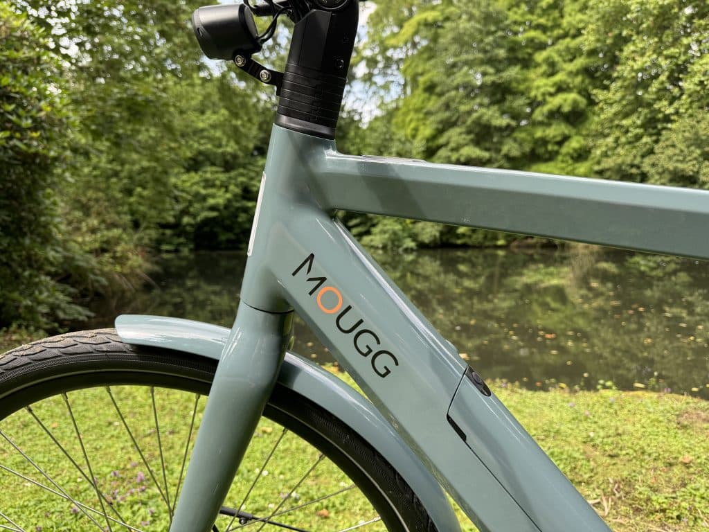 Mougg Schriftzug am hochwertigen E-Bike Rahmen