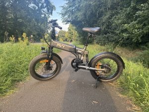 PVY Turbo: Vollgefedertes E-Faltrad mit starkem Motor und fetten Reifen im Test