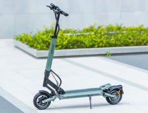 Ausom GX1: Brandneuer E-Scooter startet dank dickem Rabatt für nur 499 Euro