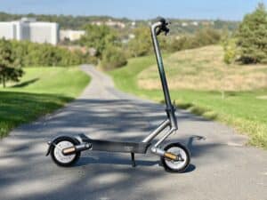 Starke Performance mit futuristischem Style: E-Scooter Egret Ey! 2 im Test