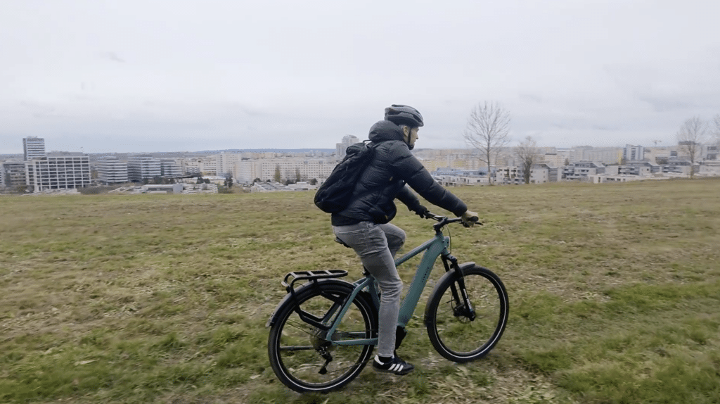 Screenshot von seitlicher Aufnahme mit der DJI Neo - eBikeNews