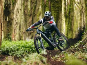 Bosch E-MTB-Offensive: Neuer CX-R-Motor mit 750 Watt & Upgrade für Performance CX