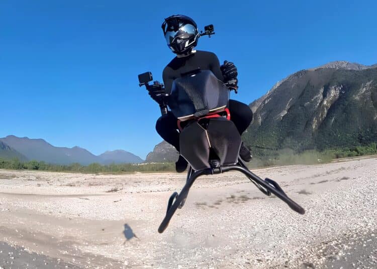 Das Jet-Motorrad Airbike im Flug